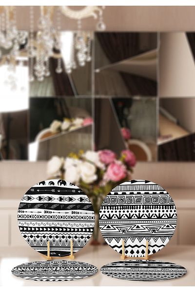 Realhomes 4-Piece Black and White Ethnic Motif Placemat & Supla