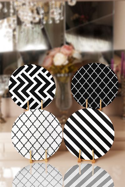 Realhomes 4-Piece Black and White Geometric Motif Placemat & Supla