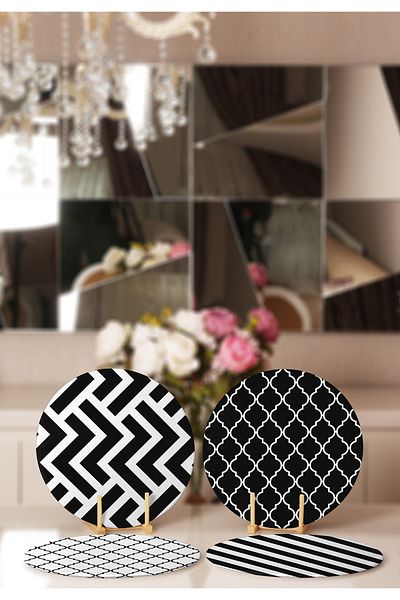 Realhomes 4-Piece Black and White Geometric Motif Placemat & Supla