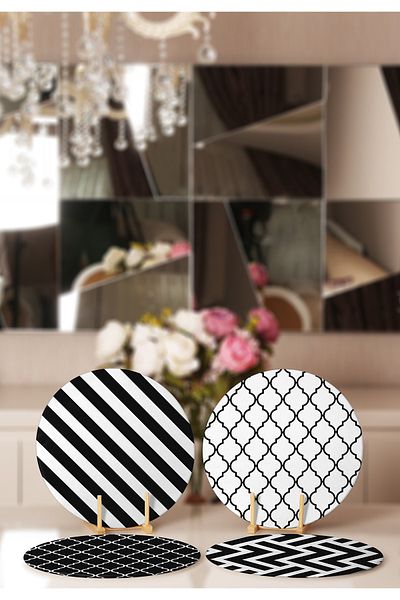 Realhomes 4-Piece Black and White Geometric Drawing Placemat & Supla