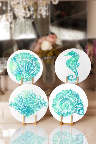 Realhomes 4'lü Beyaz Zemin Üzerinde Renkli Deniz Kabuğu Desenli Servis Altlığ...