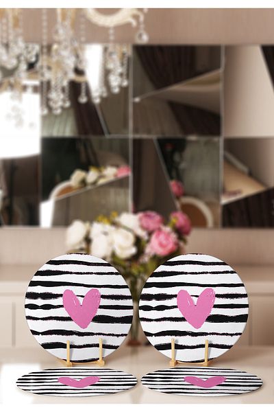 Realhomes 4-Piece Black Line Floored Heart Designed Placemat & Supla