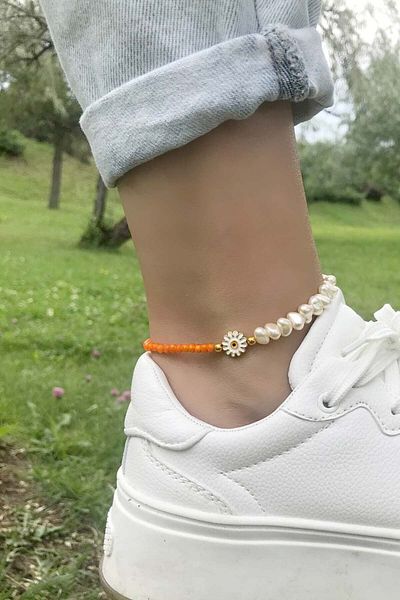 Histakı Anklet with Sand Bead Pearls and Adjustable Daisy Detail