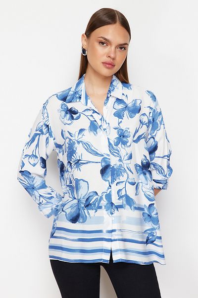 Trendyol Collection Modrá tkaná košile s květinovým vzorem - Regular Fit TWOSS24GO00163