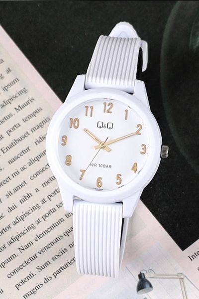 Q&Q Elegant White Silicone Cord 10 ATM Waterproof Women's Wristwatch