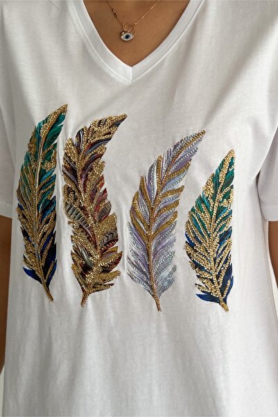 FEMELLE Γυναικείο μπλουζάκι μεγάλου μεγέθους με πούπουλα με 100% βαμβάκι με κέντημα σε λευκό λαιμόκοψη