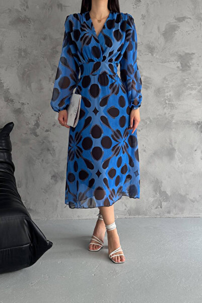 Neşeli Butik kadın vatkalı puantiye desenli midi şifon elbise NBK2075