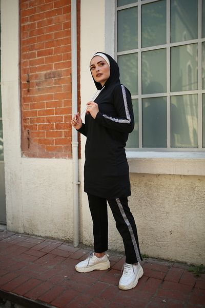 BAV Butik Ayvitrin Hijab Tracksuit Set with Striped Sleeves