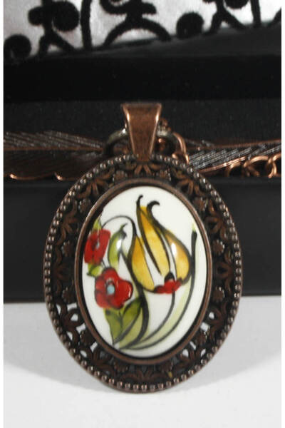 Çini Evi علامة كتاب توليب الحديثة