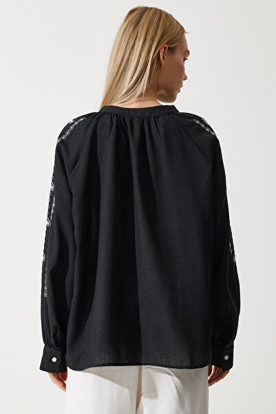 Happiness İstanbul Dámská černá vyšívaná oversize plátěná halenka RG00038