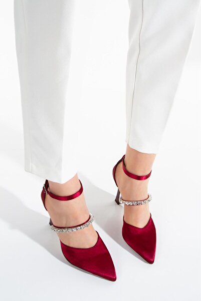 LARİNA SHOES حذاء نسائي أنيق بتفاصيل من حجر الساتان