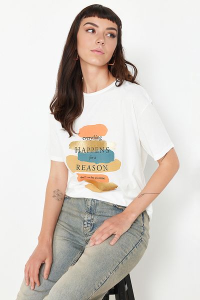 Trendyol Collection Tricou tricotat cu slogan imprimat cu folie albă cu croiala normală/normală TWOSS24TS00275