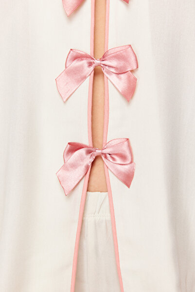 Trendyol Collection Gewebtes Pyjama-Set mit weißem Band/Schleife und Paspelierung, Viskose-Shorts THMSS24PT00290