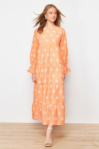 Trendyol Modest Orangefarbenes gewebtes Kleid mit floralem Muster an Ärmeln und Gummidetails TCTSS21EL3441