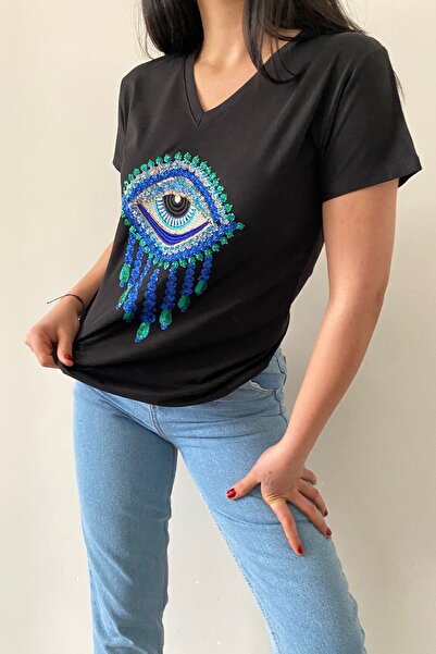 FEMELLE Dámské černé triko s flitry velké velikosti s výstřihem do V a vyšívanou 100% bavlnou