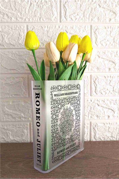 Gri Grafik Design Workshop Shakespeare Romeo and Juliet Frosted Book Vase - World Classics Collection