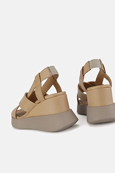 TUNAELLİ Dámské sandály béžové barvy – pravá přírodní kůže, klínový podpatek