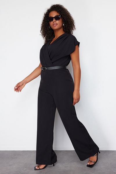 Trendyol Curve Schwarzer gewebter Jumpsuit mit Gürtel TBBSS24BG00003