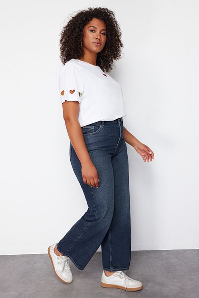 Trendyol Curve Dunkelblaue Vintage-Jeans mit weitem Bein und hoher Taille, verblasster Effekt TBBSS24CJ00050