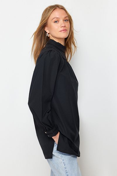 Trendyol Modest Bavlněná tkaná černá tunika – podrobně vyšívací límec TCTSS24UK00038