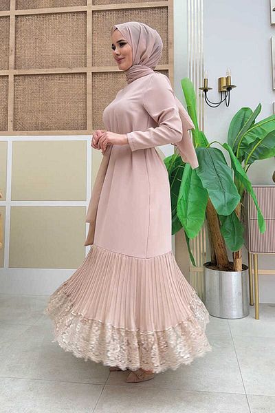 Bym Fashion Φόρεμα με ζώνη με πλισέ με δαντέλα 3890 Stone