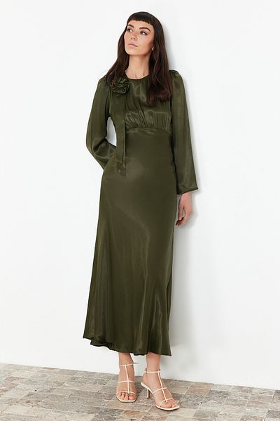 Trendyol Modest Вечірня атласна сукня хакі-гуль з детальним оздобленням Ozel Gun Ткана атласна сукня TCTSS24DB00043