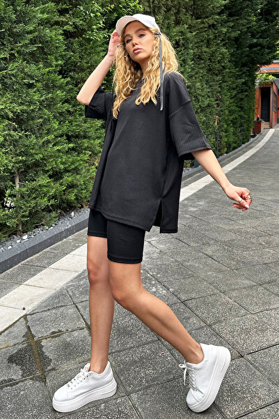 Trend Alaçatı Stili Set de tricou și pantaloni scurți negru pentru femei cu d...