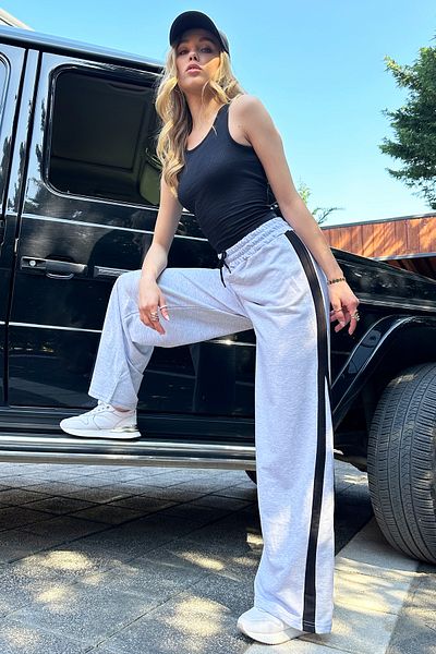 Trend Alaçatı Stili Carmelange Palazzo-Jogginghose mit seitlichen Streifen für Damen ALC-X12270