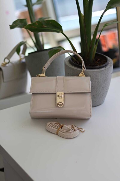 Moom Bag Women's Chain Hand Shoulder Bag - Cream Patent Leather with Buckle Detail