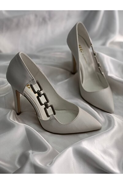 Hg Ayakkabı ريبيتكا سلسلة بيضاء مفصلة بإبزيم كعب ستيليتو من الساتان المطفي