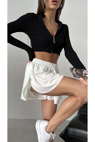 MaxiMor Λευκή μαύρη γυναικεία αθλητική σορτς φούστα - με χαλαρή εφαρμογή και λεπτομέρεια εσωτερικού κολάν