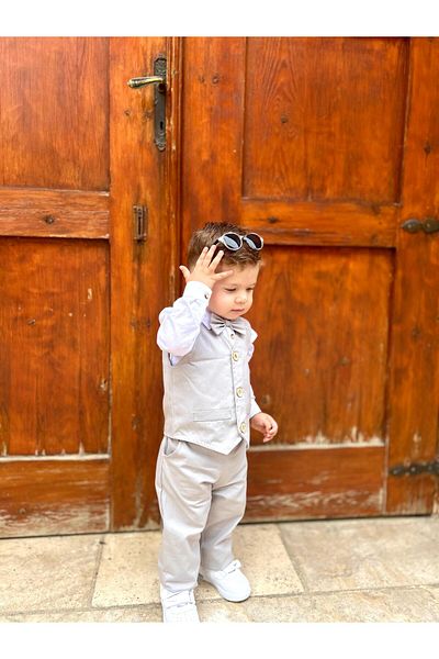 favorimkids Linen Vest Set Vest Shirt Pantalon is a set of 4, including bow tie.