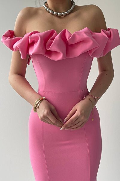 vuvutasarım Růžové šaty na tužku Midi – bez ramínek, od ramene, detail rozparku, Atlas Fabric 219