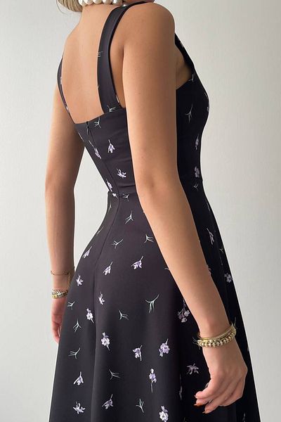 bayansepeti Rochie de seară neagră cu curea groasă, decolteu pătrat, croială măgulitoare, lungime midi, imprimeu floral 151