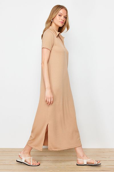 Trendyol Collection Бежева сукня-поло з коміром зсувного типу TWOSS24EL01012, міді-орме з нормальним кроєм