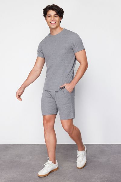 Trendyol Collection Graues Pyjama-Set mit Waffelstrick-Shorts in normaler Passform TMNSS23PT00036