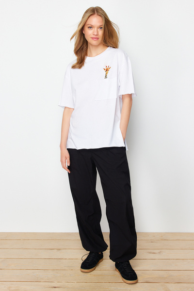 Trendyol Collection Λευκό 100% βαμβάκι Oversize/Wide Fit Pocket Detailed T-shirt TWOSS24TS00221