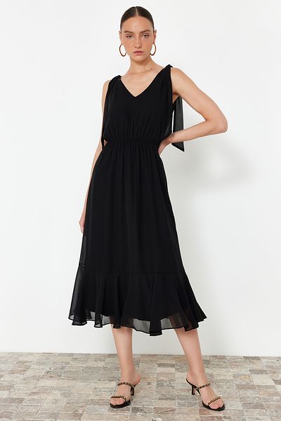 Trendyol Collection Černé áčkové elastické šaty s šifonovou podšívkou, maxi tkané šaty TWOSS24EL00804