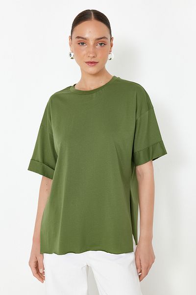 Trendyol Collection Khakifarbenes, asymmetrisches Boyfriend-Strick-T-Shirt aus 100 % Baumwolle mit zwei Ärmeln TWOSS20TS0828