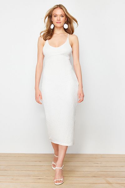 Trendyol Collection Ecru Pletené oblečení Look Back Cross Tie Detailed Body-Fitted Tužkové šaty TWOSS24EL00575