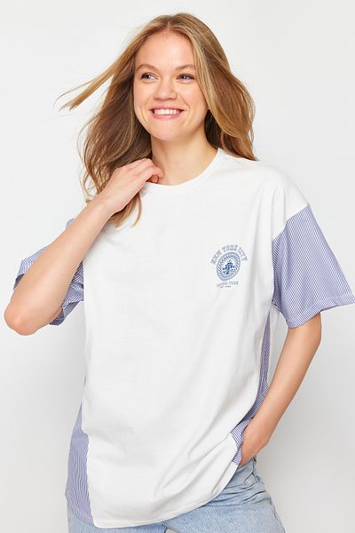 Trendyol Collection Poplin Extra Detailed Ecru Knitted Printed T-Shirt - Oversize, TWOSS24TS00005