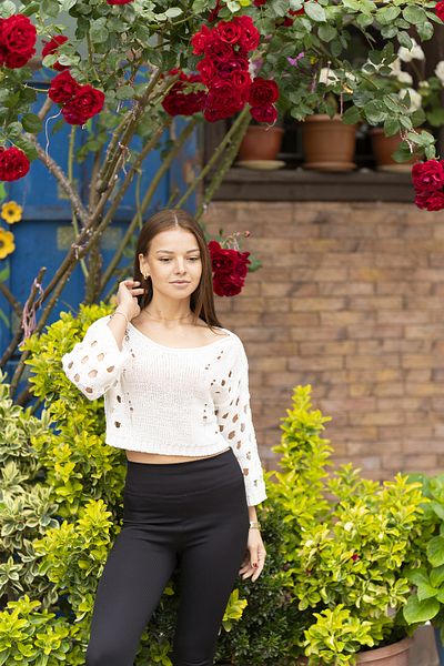 VerdeBlanco Knitted Crop Top - With Ripped Detail