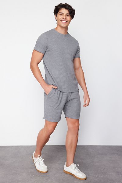 Trendyol Collection Graues Pyjama-Set mit Waffelstrick-Shorts in normaler Passform TMNSS23PT00036