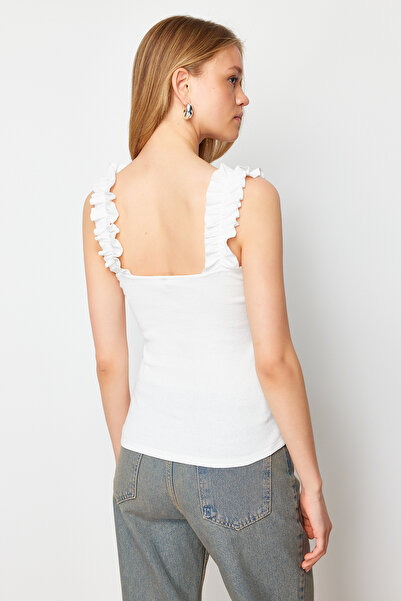 Trendyol Collection Ecru Fitted/Body-Sitting Gather Detailed Ribbed Flexible Knitted Blouse TWOSS24BZ00585