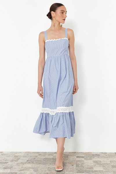 Trendyol Collection Modré tkané šaty TWOSS24EL00795 s rozevřením v pase.