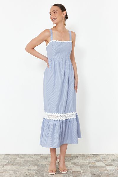 Trendyol Collection Modré tkané šaty TWOSS24EL00795 s rozevřením v pase.
