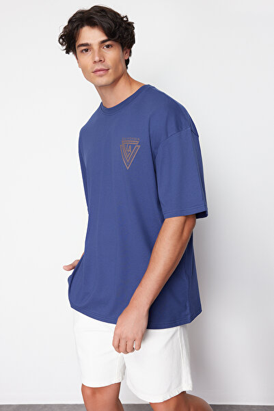 Trendyol Collection Námořnická modrá oversize/široký střih Crew Neck City Potištěné 100% bavlněné tričko TMNSS20TS1102