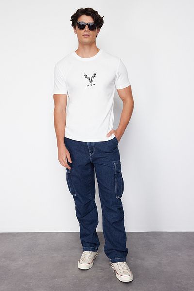 Trendyol Collection T-Shirt από 100% βαμβάκι με κεντημένο ελάφι εκρού - κανονική εφαρμογή TMNSS24TS00165