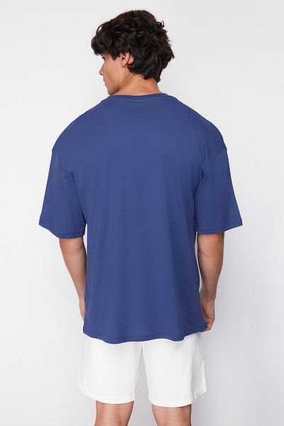 Trendyol Collection Námořnická modrá oversize/široký střih Crew Neck City Potištěné 100% bavlněné tričko TMNSS20TS1102