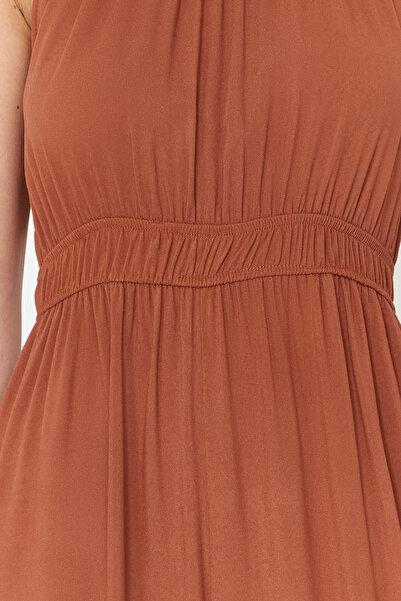 Trendyol Collection Mini tkaný overal se vzorem skořicových květů se stahovací šňůrkou v pase TWOSS23TU00121